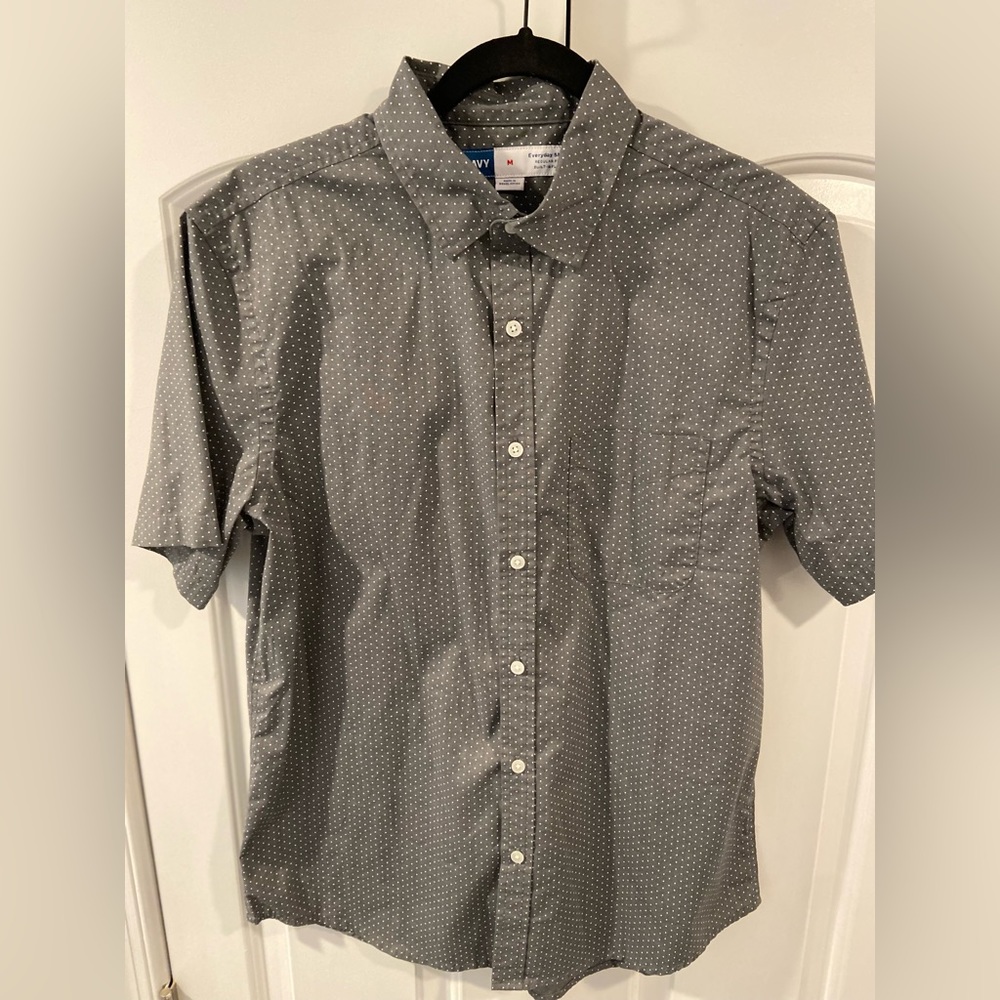 M, gray short sleeve button down w/white dots.